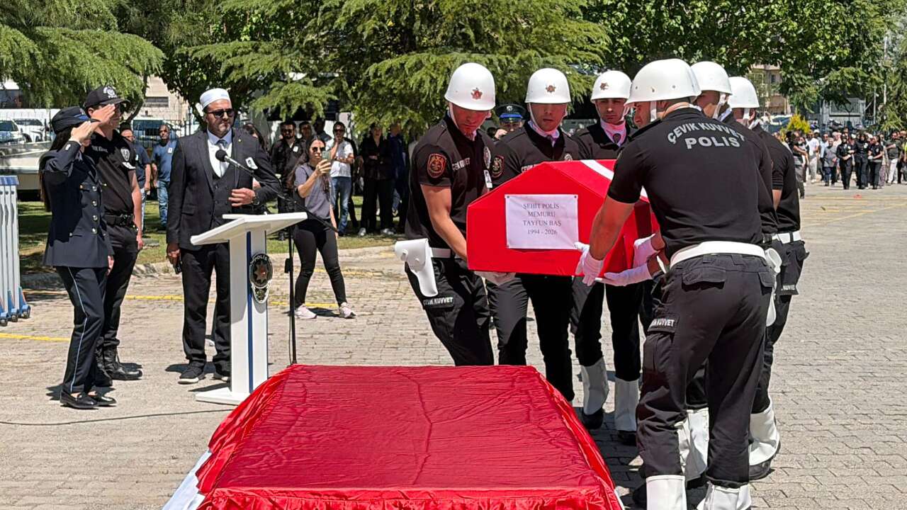 Muğla Şehidini Gözyaşlarıyla Uğurladı: 17 Günlük Bebeği Yetim Kaldı 3